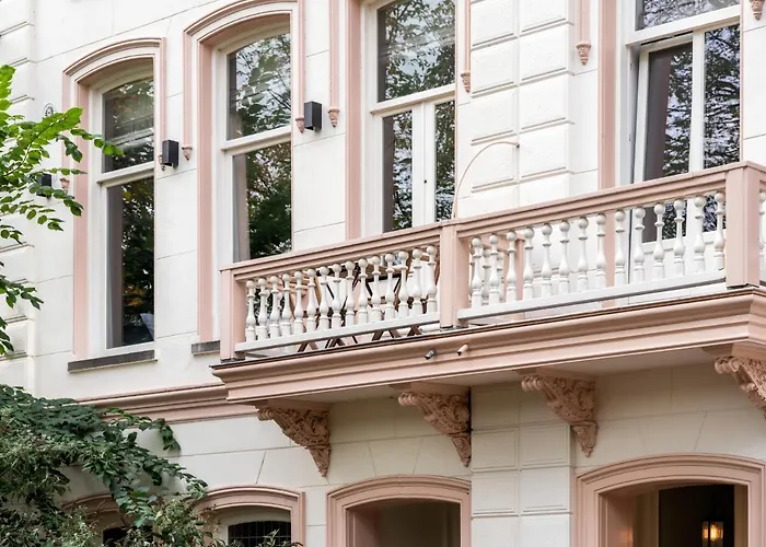 Spinoza Suites