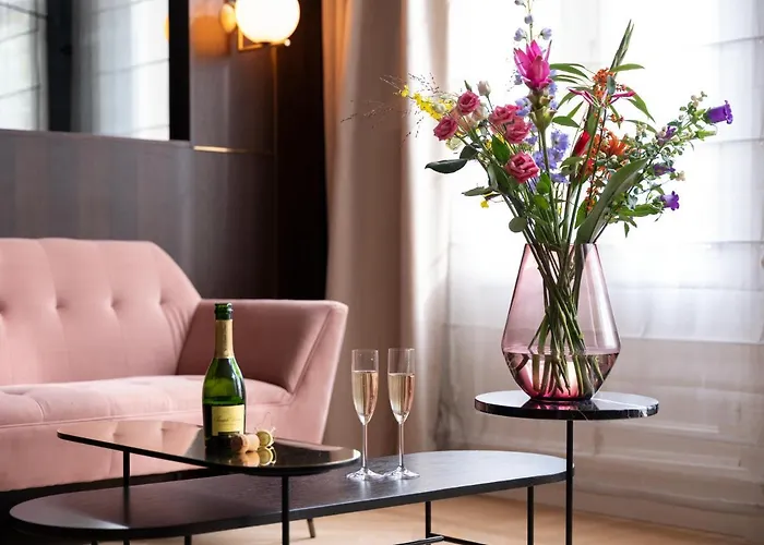 Spinoza Suites